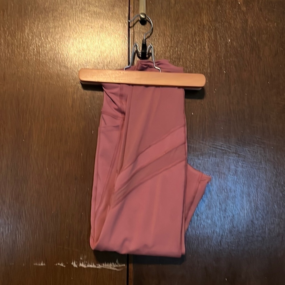 Old Navy pink elevate leggings. Size extra small